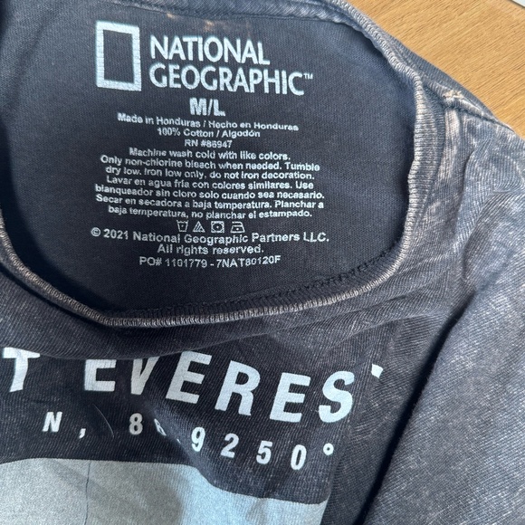 National Geographic Graphic T-Shirt – Size M/L – Explore More Tee - Picture 3 of 3
